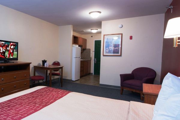 Hotel Red Roof Suites Dickinson